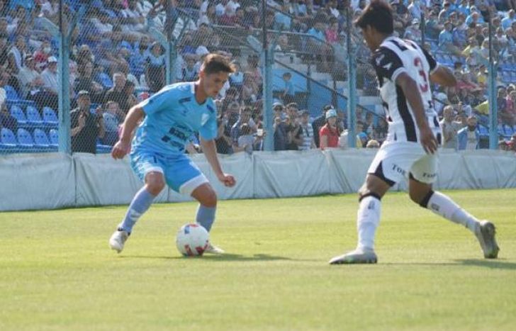 Villagra se hamaca ante la marca de Carrizo.