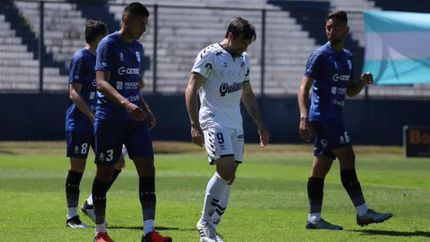 Los centrales no le dieron chances a Pavone.