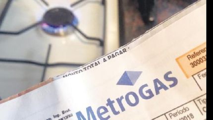 Por la suba del dólar, los usuarios de gas deberán pagar un cargo extra en sus facturas