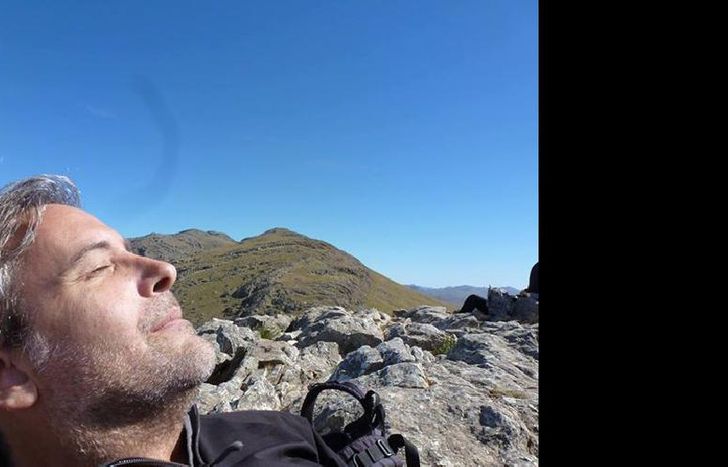 el autor es vecino de banfield y varias historias ocurren ahí.