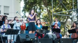 La Empoderada Orquesta Atípica dará un show para cerrar la noche en Turdera.