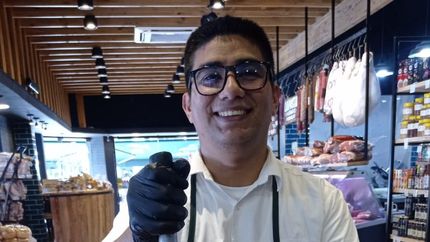 Nació en Centenario en una familia de siete hermanos y cuando su papá se enfermó salió a trabajar a sus 12 años. Nació en Centenario en una familia de siete hermanos y cuando su papá se enfermó salió a trabajar a sus 12 años.