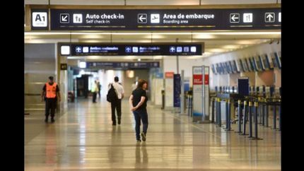 la salida de turistas bajo 2,6% despues de mas de tres anos