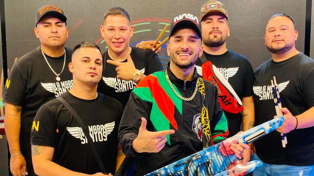 La banda de Lomas al frente del festival solidario.