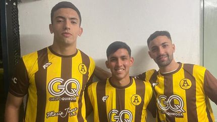 Los tres talentos de Arsenal, en la Selección de San Vicente.