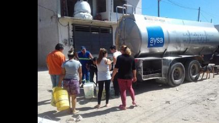 echeverria: vecinos del barrio san carlos denuncian la falta de agua