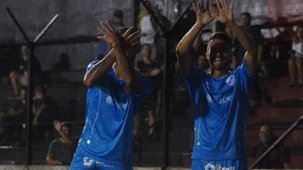 Campana, junto a Toloza, festeja su gol. Campana, junto a Toloza, festeja su gol.