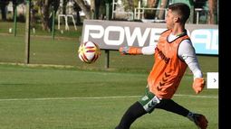 Facundo Cambeses corre con ventaja para ser el titular del arco de Banfield.
