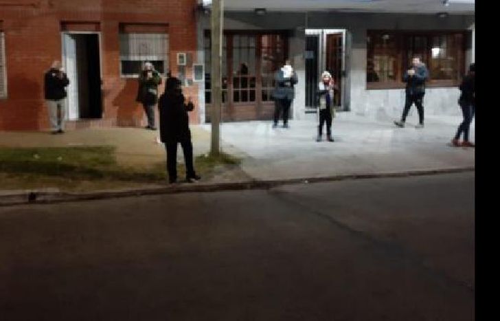 los vecinos se suman.