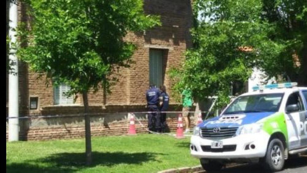 el pueblo está conmocionado por el hecho.