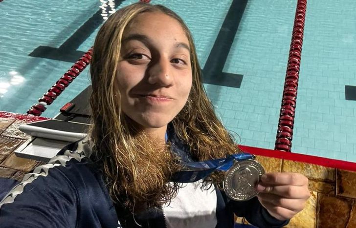Carolina y su primer logro con la Selección Argentina de Natación Juvenil.