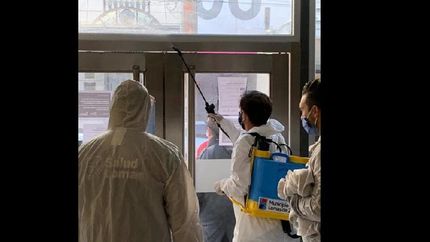 siguen los operativos de desinfección para prevenir un mayor número de contagios.