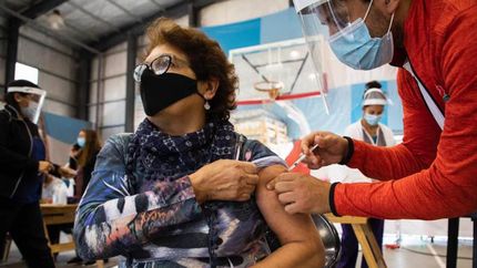 Más del 35% de la población argentina recibió la primera dosis.