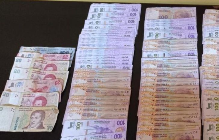 Algunos de los billetes producto del narcotráfico.