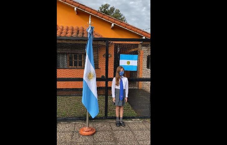 La bandera viajó de casa en casa, siempre cumpliendo con los protocolos sanitarios.