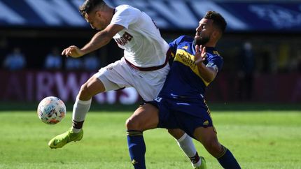 Tevez no puede gravitar en el ataque de Boca. Tevez no puede gravitar en el ataque de Boca.