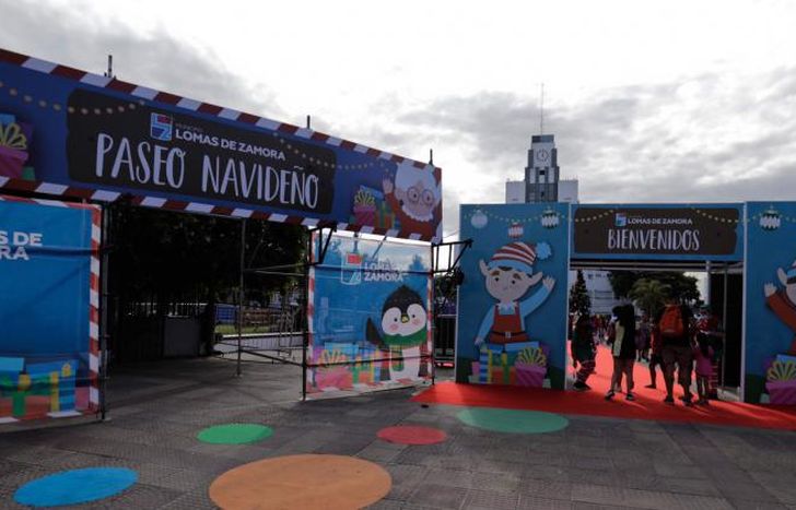 El ingreso al Paseo Navideño, en la Grigera.