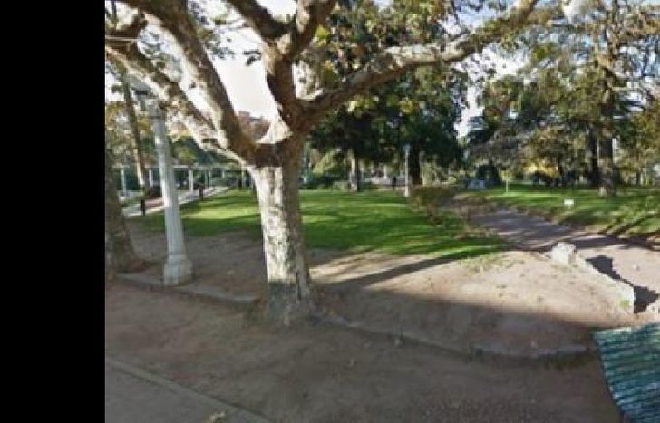 la dejaron en la plaza colón de luján.