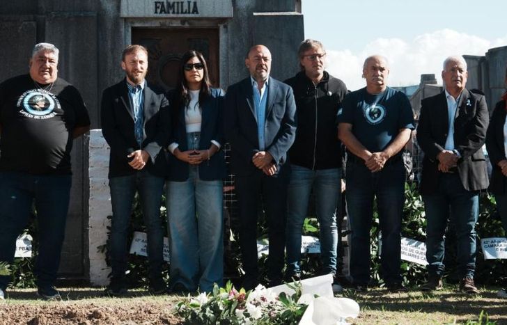 Federico Otermín y Daniela Vilar participaron del homenaje esta mañana.