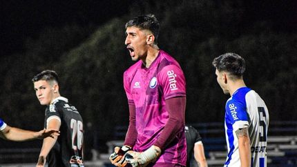 Gino Santilli tuvo una gran temporada en Cerro Largo de Uruguay y debe volver a Banfield. Gino Santilli tuvo una gran temporada en Cerro Largo de Uruguay y debe volver a Banfield.