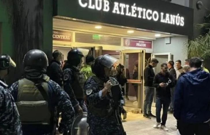 Clima tenso en Lanús tras la derrota contra el Halcón de Florencio Varela.