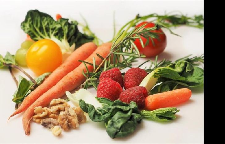 Lleva al cuerpo a consumir la grasa acumulada como fuente de energía, manteniendo la masa muscular.
