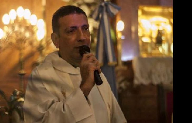 el párraco de Lanús fue repudiado por sus dichos racistas.