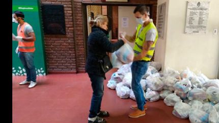 los feriantes recibieron el módulo alimentario.