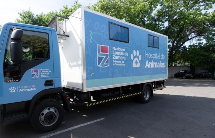 El trailer tiene dos consultorios y un quirófano.