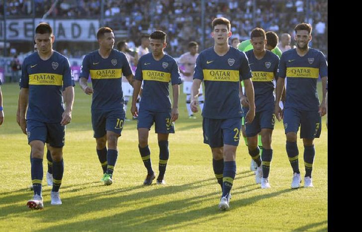 El DT del Granate busca tres jugadores sin lugar en el Xeneize.