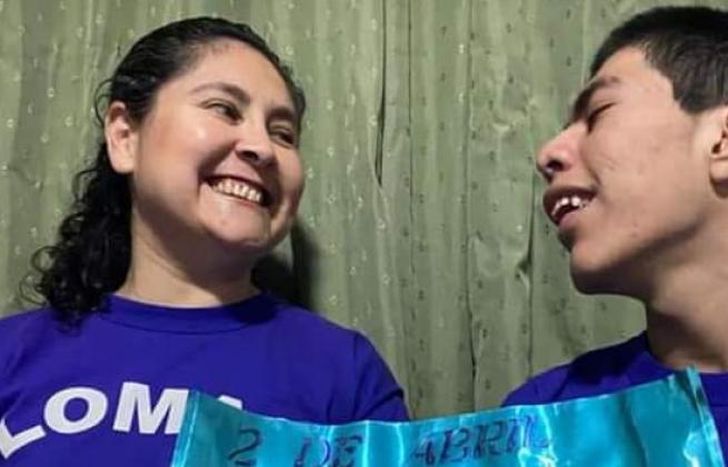 Madre e hijo de Lomas en el Día Internacional.