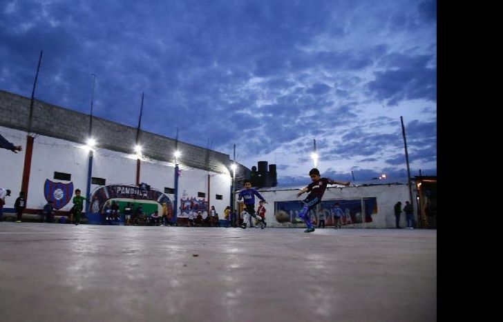 EL CLUB LA PANDILLA DE FIORITO FUE UNO DE LOS QUE YA SE BENEFICIÓ CON el PROGRAMA DE RECONVERSIÓN LUMÍNICA para los clubes DE BARRIO.