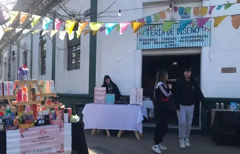 El Club Cludias de Banfield realiza las ferias de manera mensual, las cuales son muy concurridas por los vecinos.