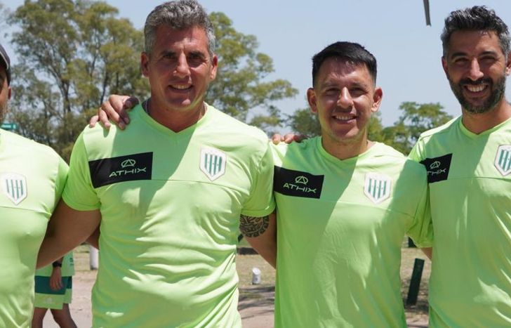 Cacace (derecha) junto al CT de 8º División.