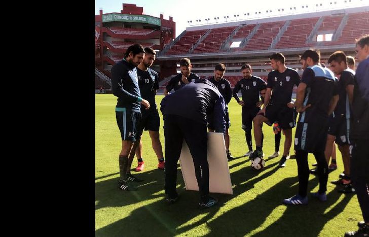 Aldirico probó a todos los jugadores ante Independiente.