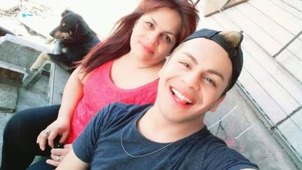 Diario La Unión | Evelyn Núñez junto a su hijo Gabriel, quien mantiene vivo el reclamo de justicia.