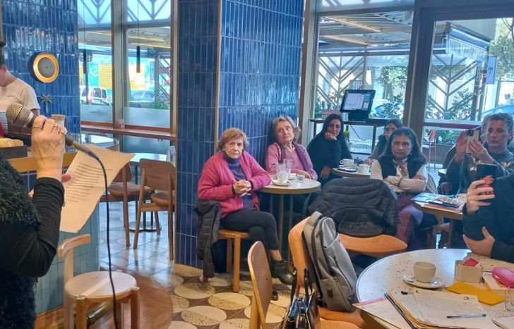 La entrada es gratuita y solamente hay que abonar una consumición.