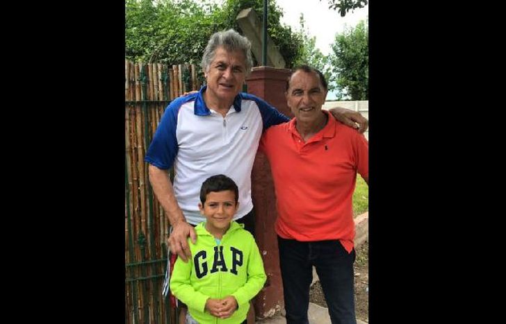 con Fillol, en la puerta de su casa.