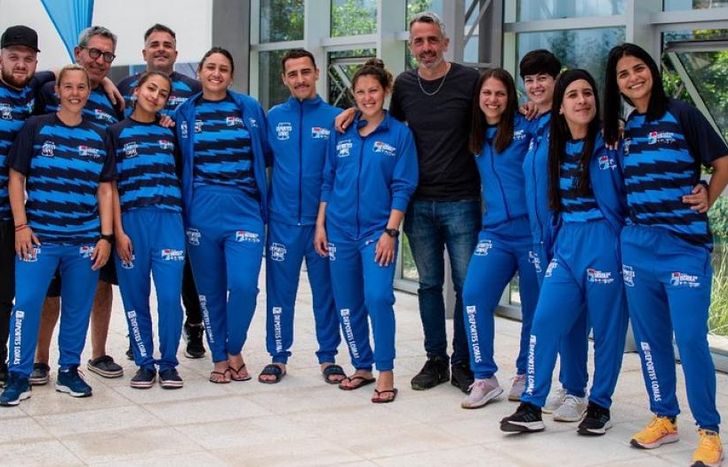 Entregaron indumentaria a profesores de handball, fútbol, rugby, patín y deportes de contacto.