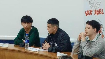 Lautaro, en el centro, uno de los representantes lomenses.