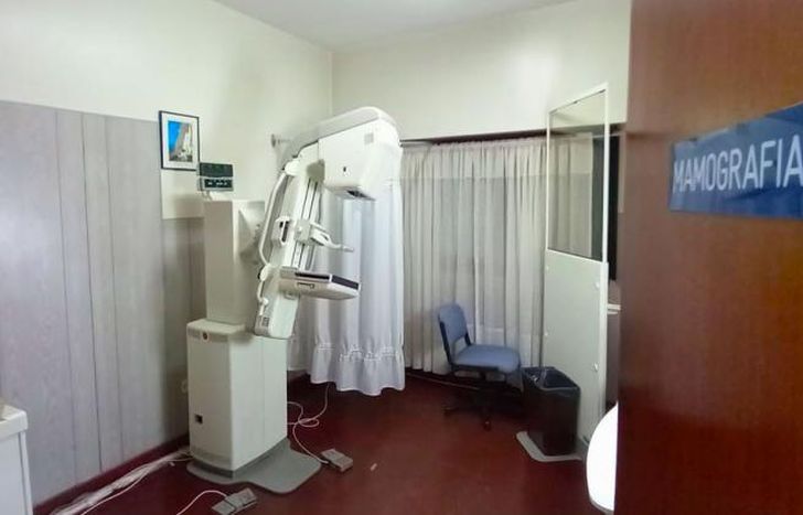 Hay 11 consultorios que brindan diferentes especialidades.