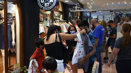 Los vecinos aprovecharán descuentos, shows y música en vivo.