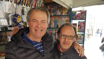 Flavio y su lugar en el mundo: su puesto de diario en Banfield. Flavio y su lugar en el mundo: su puesto de diario en Banfield.