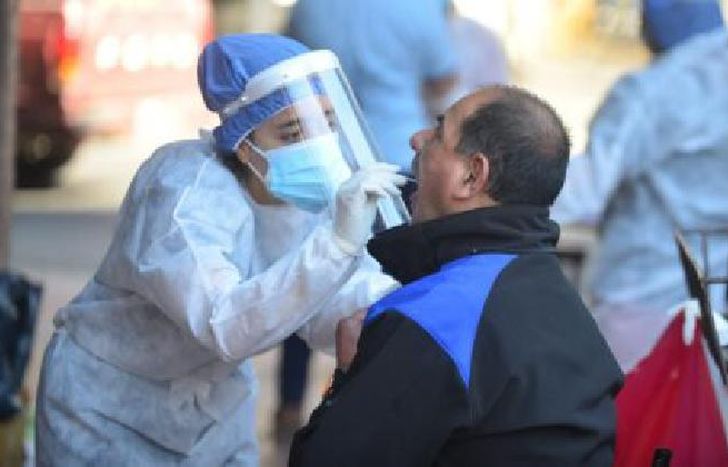 La cantidad de contagios en 24 horas es récord.