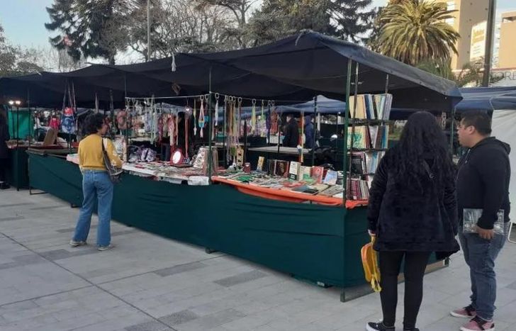 Hay 65 stands con todo tipo de productos a precios accesibles.