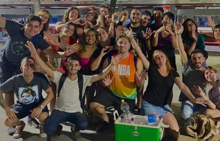 Se juntan todos lo viernes a las 19 en la estación de tren de Lanús.