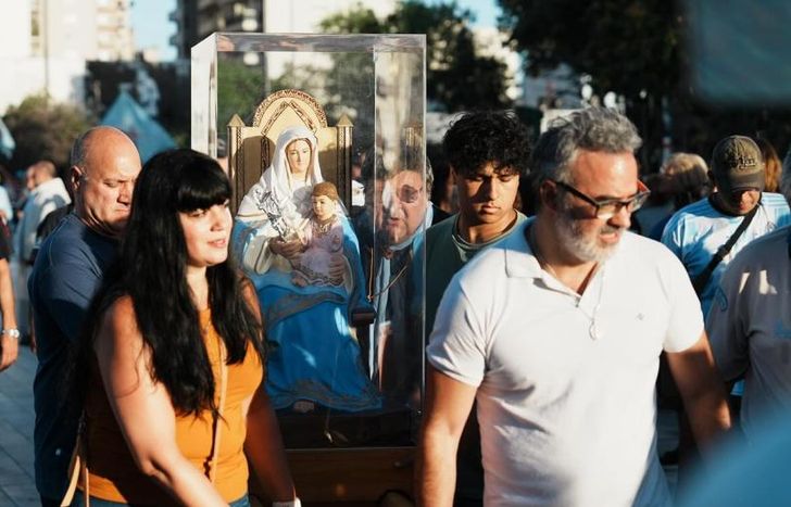 Hubo una misa y procesión en la Plaza Grigera.