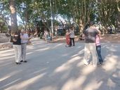 La Plaza San Martín de Turdera, escenario ideal para disfrutar del tango y otros géneros argentinos.