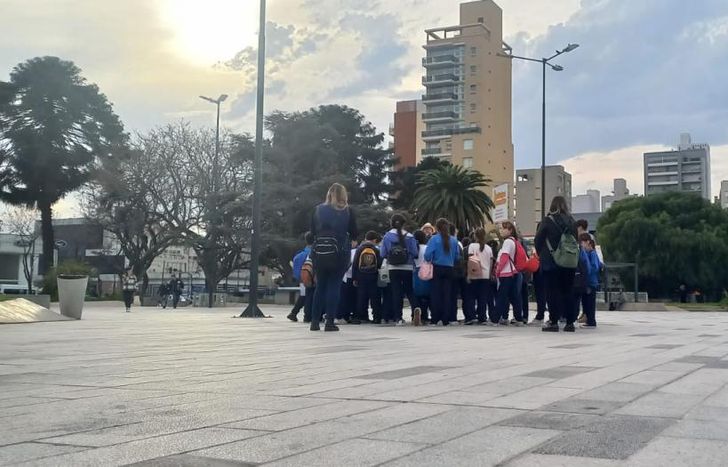 Los alumnos visitaron el casco histórico de Lomas.