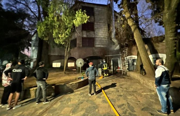 Una dotación de los Bomberos de Lomas intervino en el lugar.